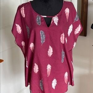 Shein Curve size 2XL,Elegant Feather Print Women's Top. Cap sleeve. NWOT